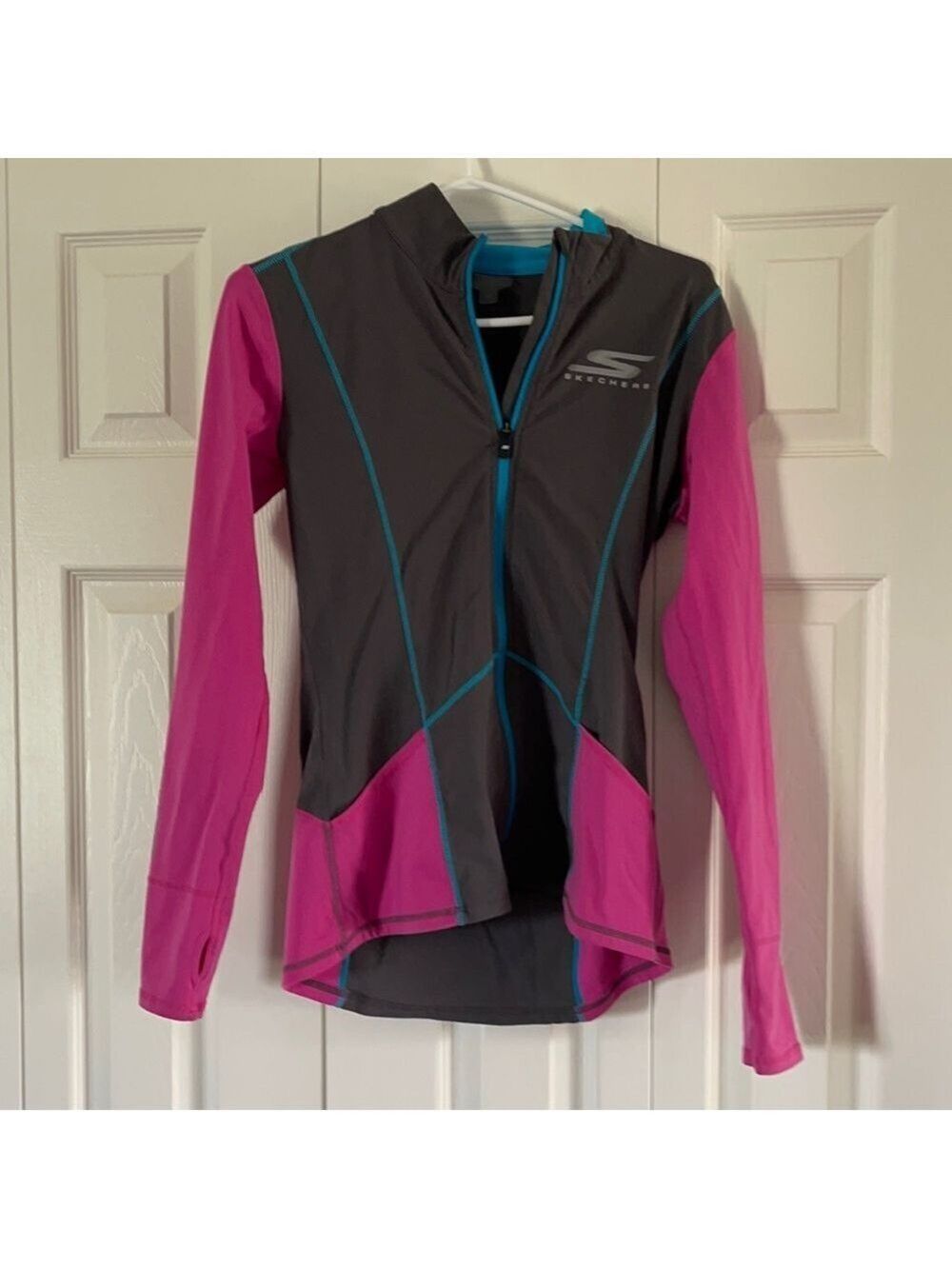 Skechers Performance Zip up Size M🥰🥰